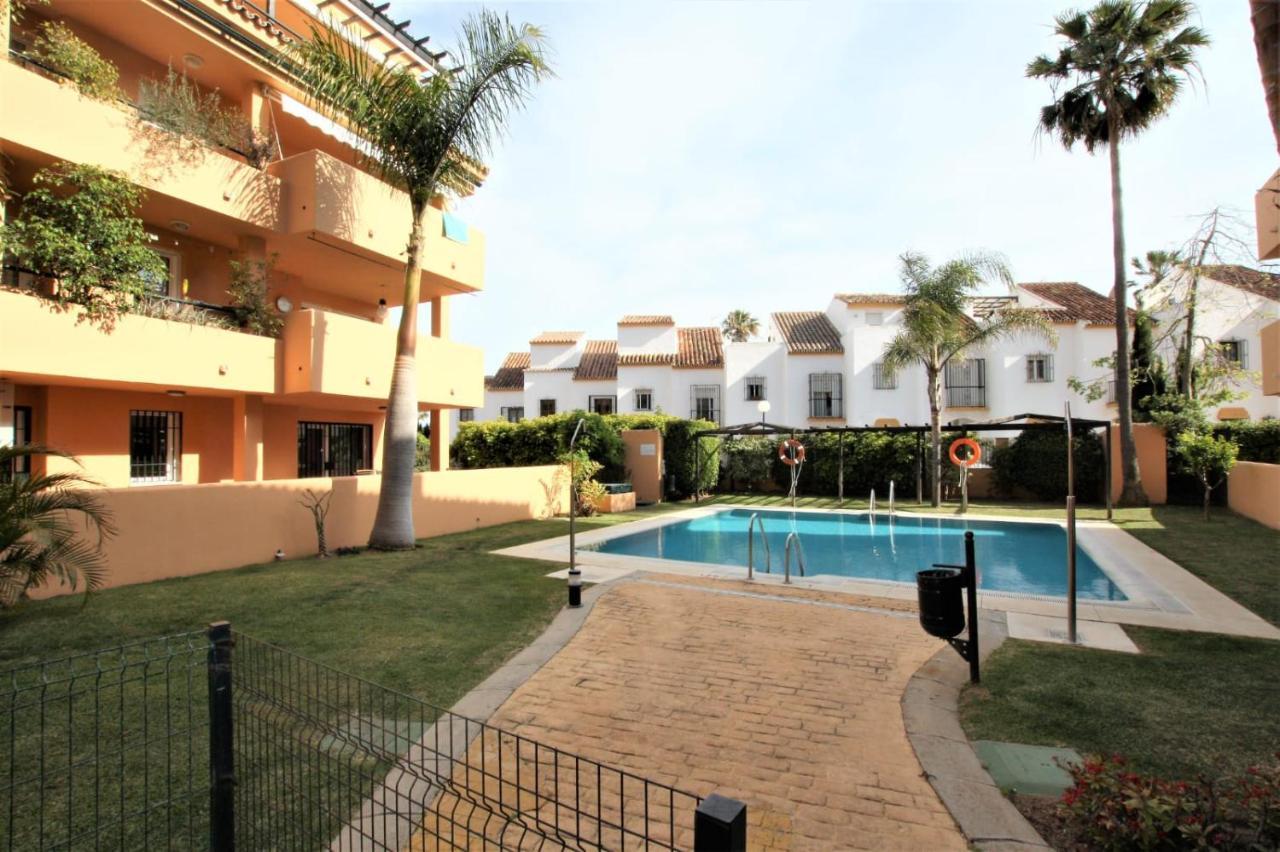 Apartamento Beachfront La Jacaranda Marbella Bagian luar foto