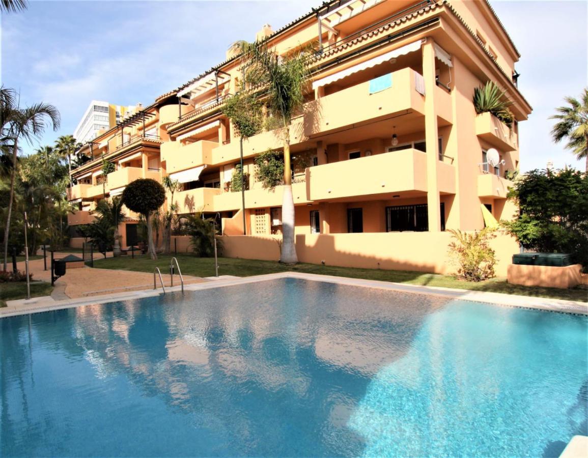 Apartamento Beachfront La Jacaranda Marbella Bagian luar foto