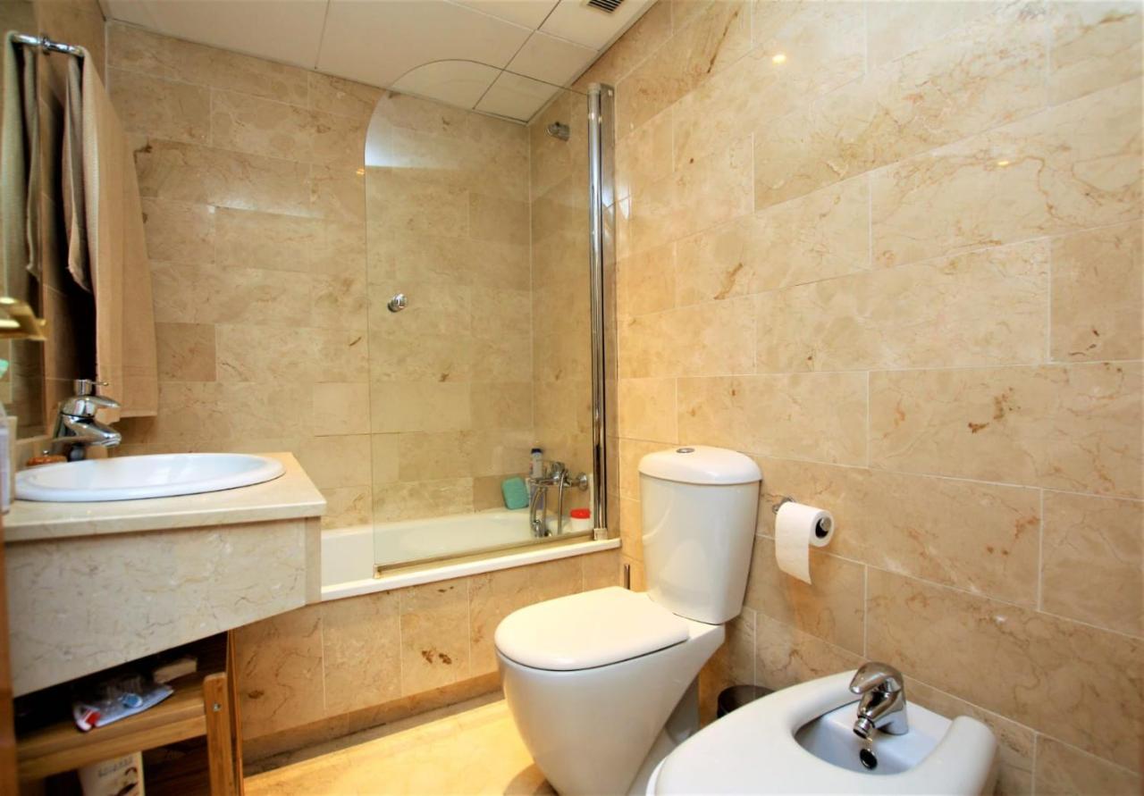 Apartamento Beachfront La Jacaranda Marbella Bagian luar foto