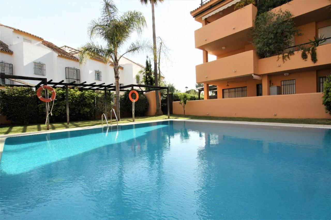 Apartamento Beachfront La Jacaranda Marbella Bagian luar foto