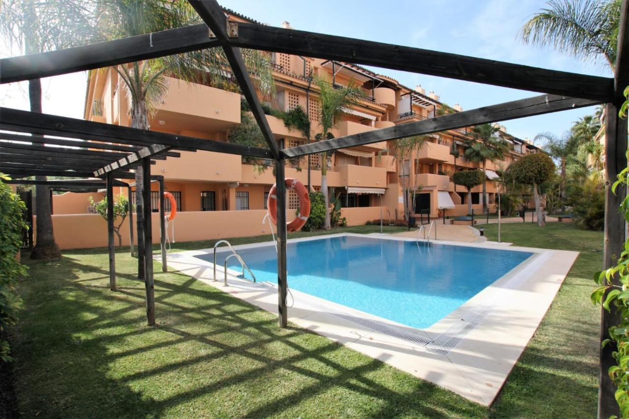 Apartamento Beachfront La Jacaranda Marbella Bagian luar foto